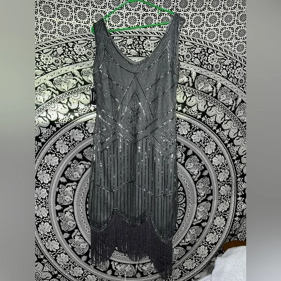 NWT Set Women’s flapper dress XL w gloves, faux Pearls, head piece, and earrings - Picture 5 of 8